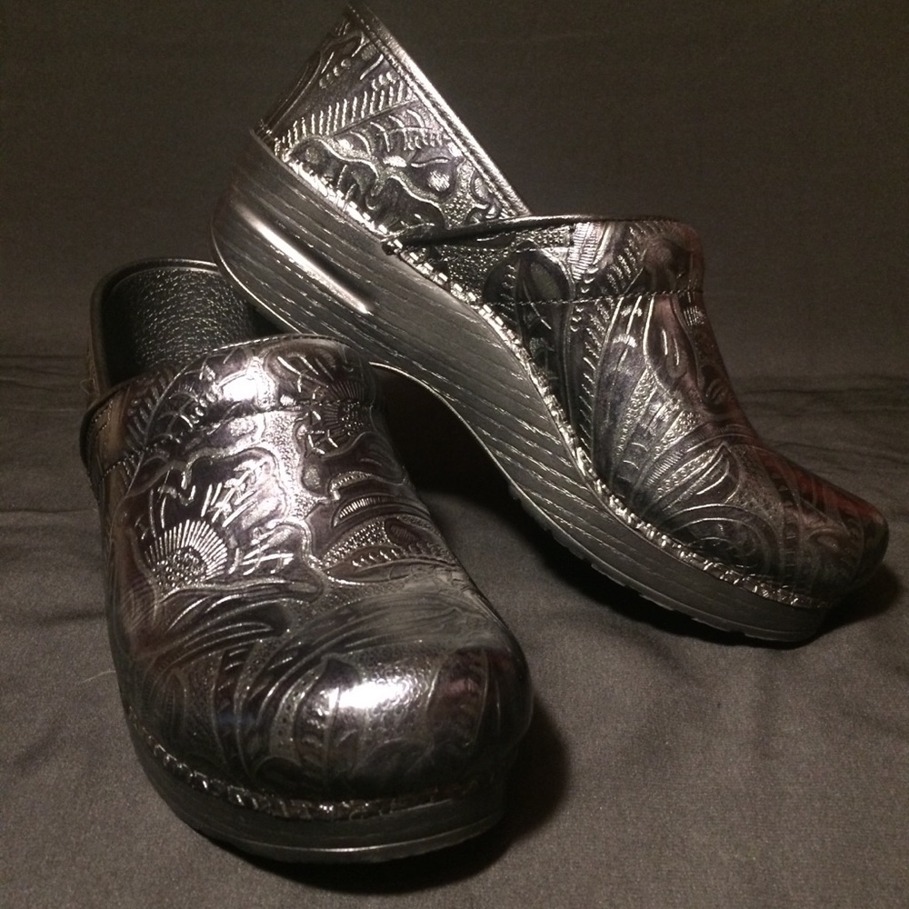 NWOT DANSKO PRO CLOGS - BLACK TOOLED LEATHER EU39